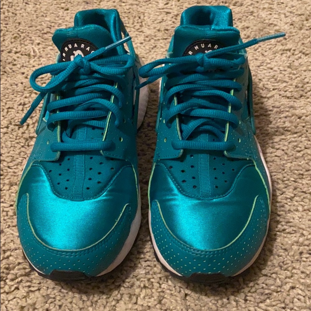 Nike air huarache women size 7